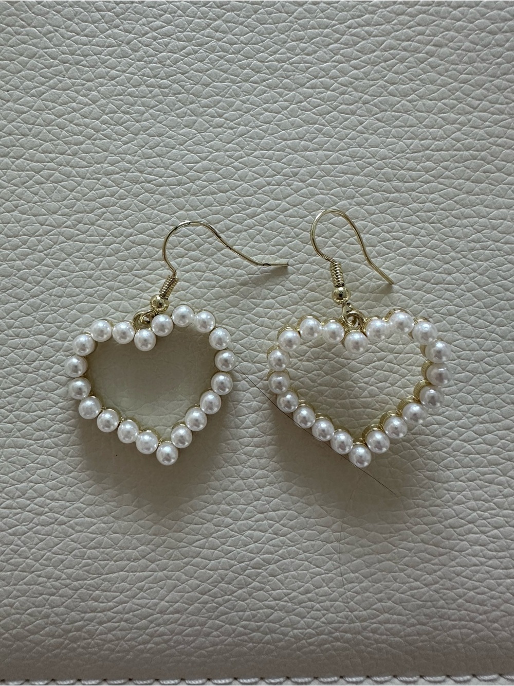 Elegant Pearl Heart Hoop Earrings - Gold Tone